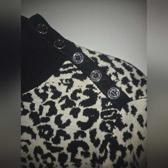 Calvin Klein Womems Animal Print Sweater. EUC Size M - Picture 3 of 8